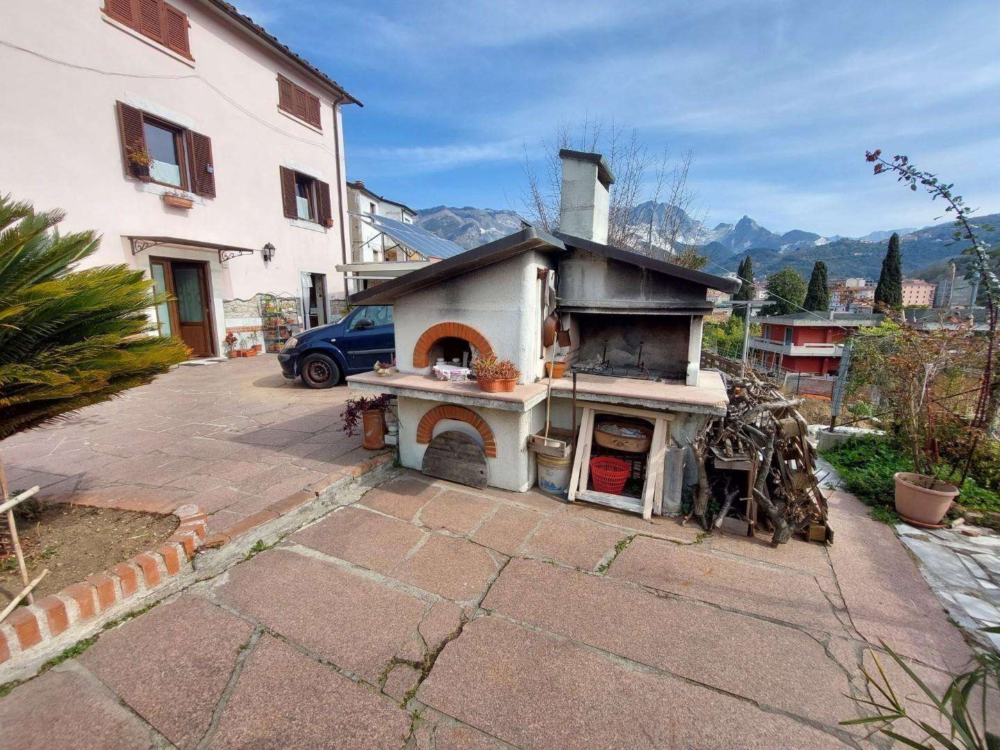 Casa Bi - Trifamiliare in Vendita a Carrara Via Carriona,