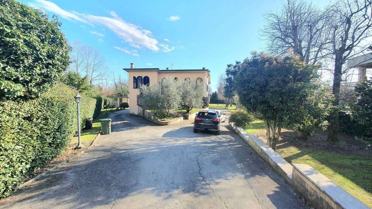 Villa in Vendita a Capannori Via Stradone di Camigliano, 312