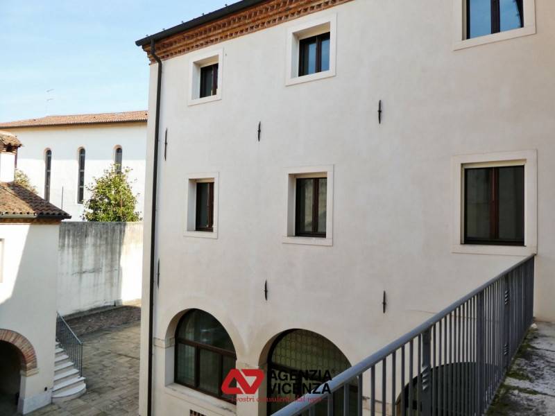 Palazzo - Stabile in Vendita a Vicenza Centro Storico