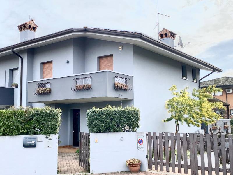 Casa Bi - Trifamiliare in Vendita a Pagnacco Plaino
