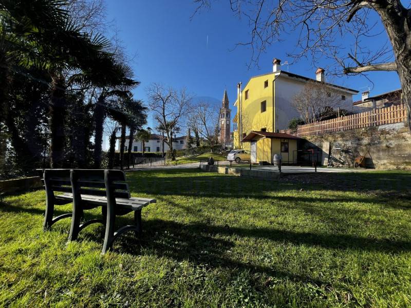Casa Bi - Trifamiliare in Vendita a Gorizia Lucinico