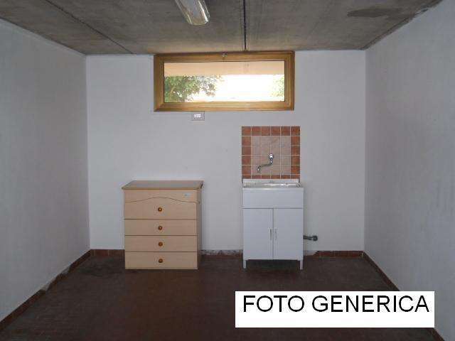 Box - Garage - Posto Auto in Vendita a Calci Via Roma,