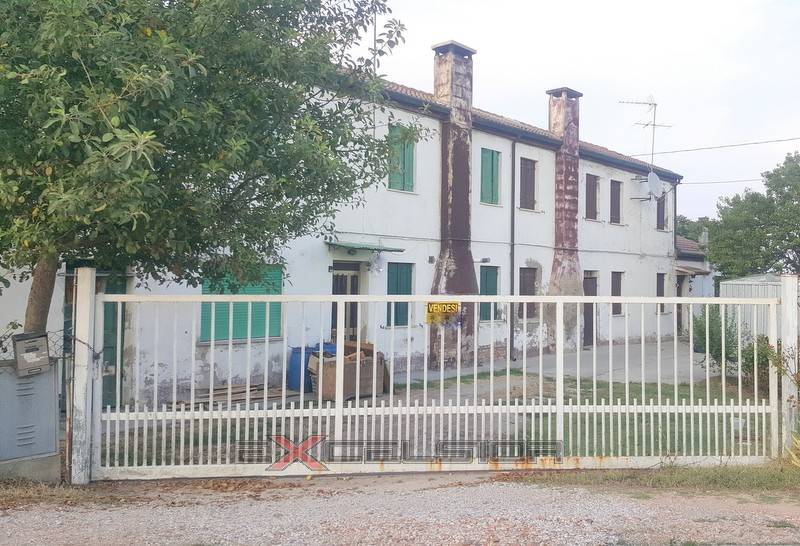 Casa Bi - Trifamiliare in Vendita a Adria Adria - Centro
