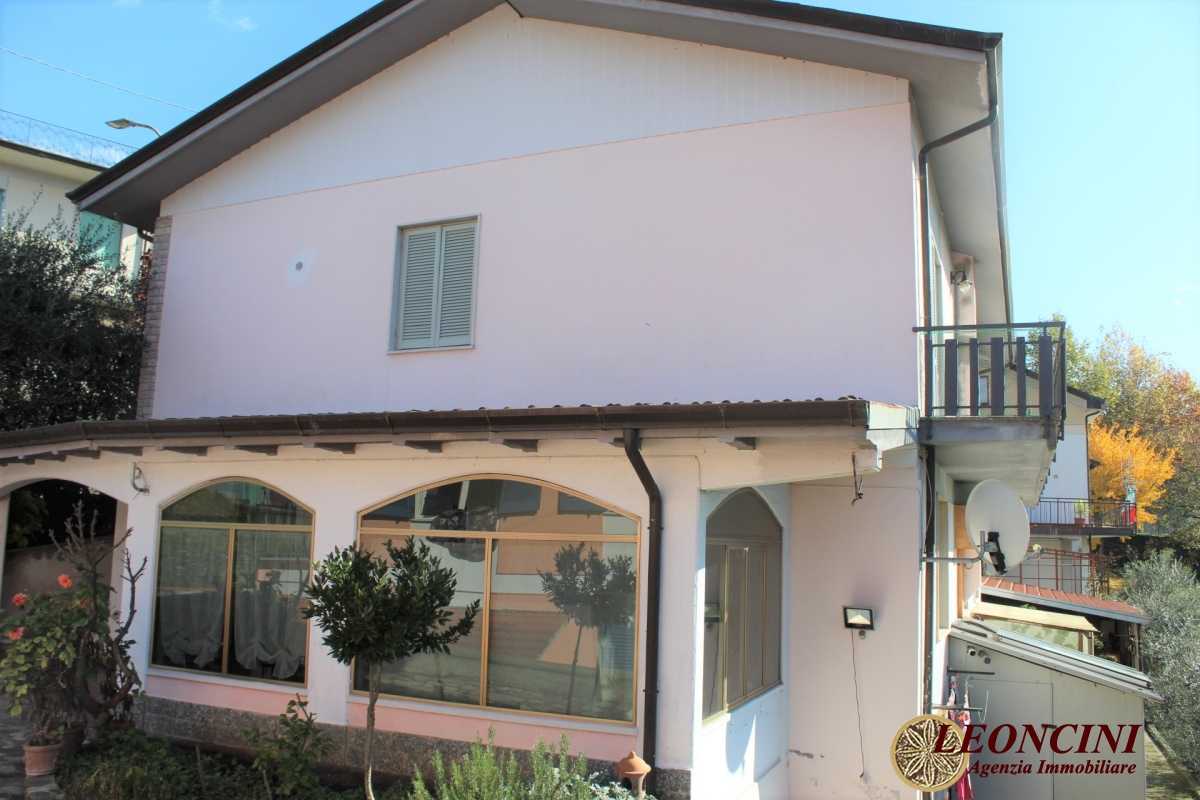 Casa Bi - Trifamiliare in Vendita a Filattiera Via Ponte Nazionale