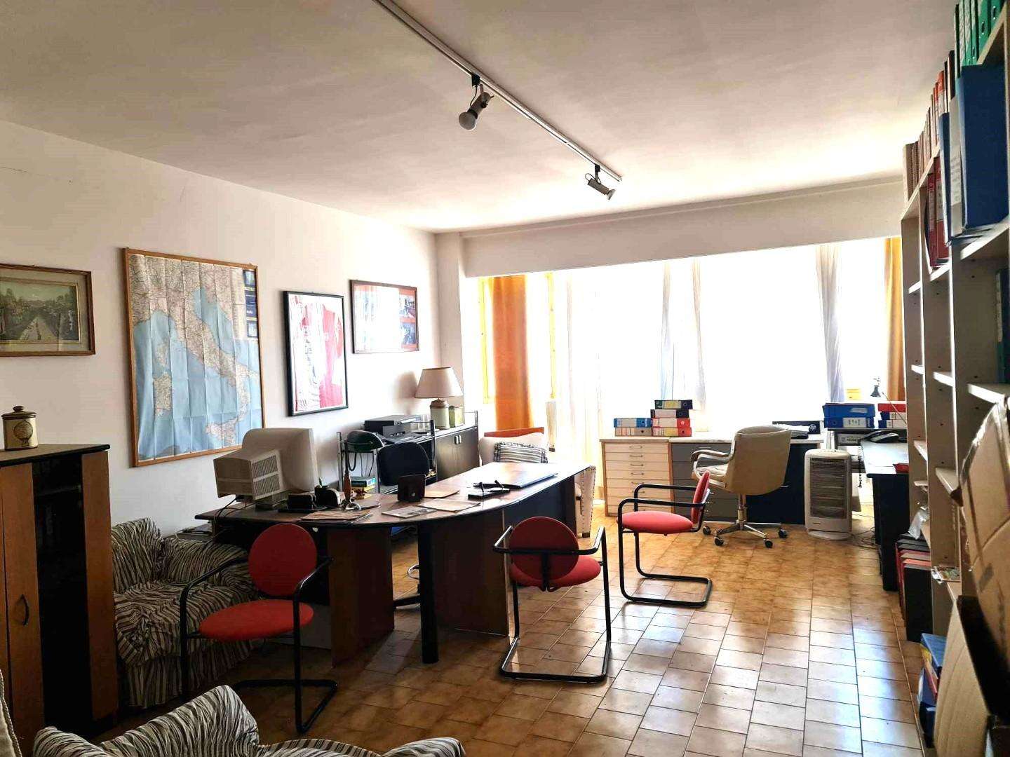 ufficio in vendita a Colle di Val d'Elsa