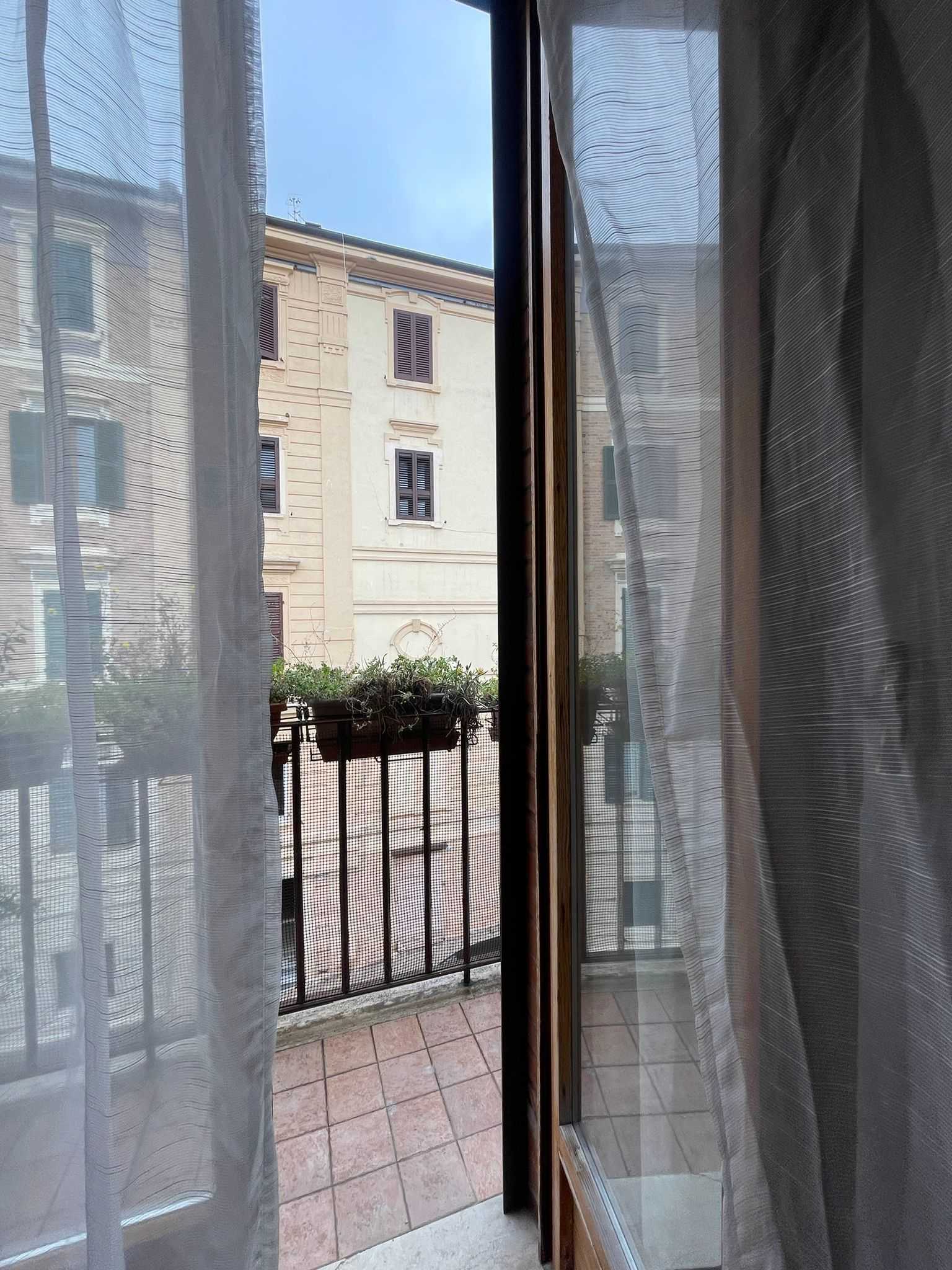 Appartamento in Affitto a Ancona VIA FILZI