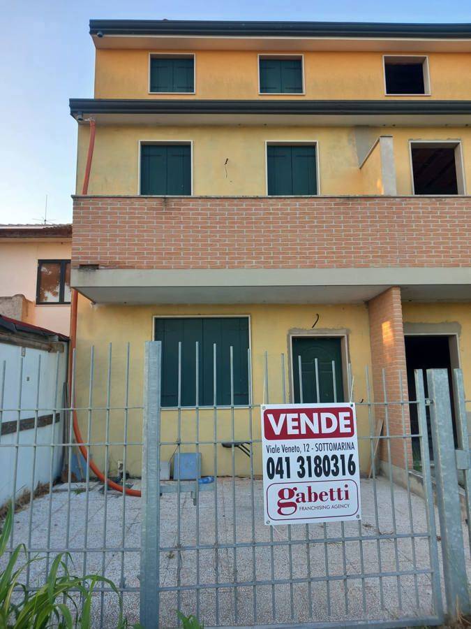 Casa Bi - Trifamiliare in Vendita a Chioggia