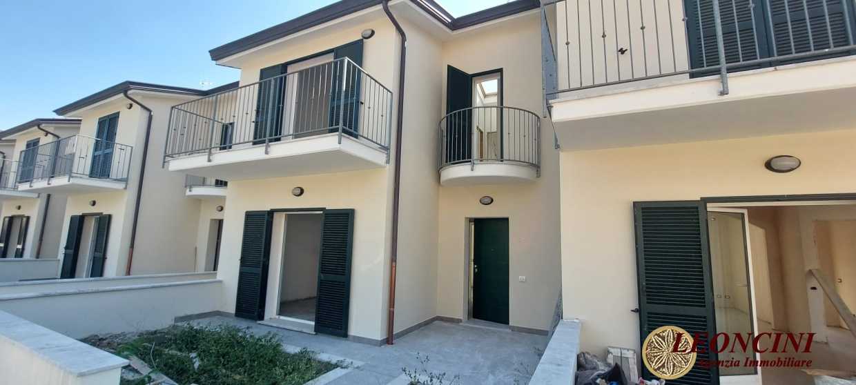 Casa Bi - Trifamiliare in Vendita a Villafranca in Lunigiana Via Primo Maggio