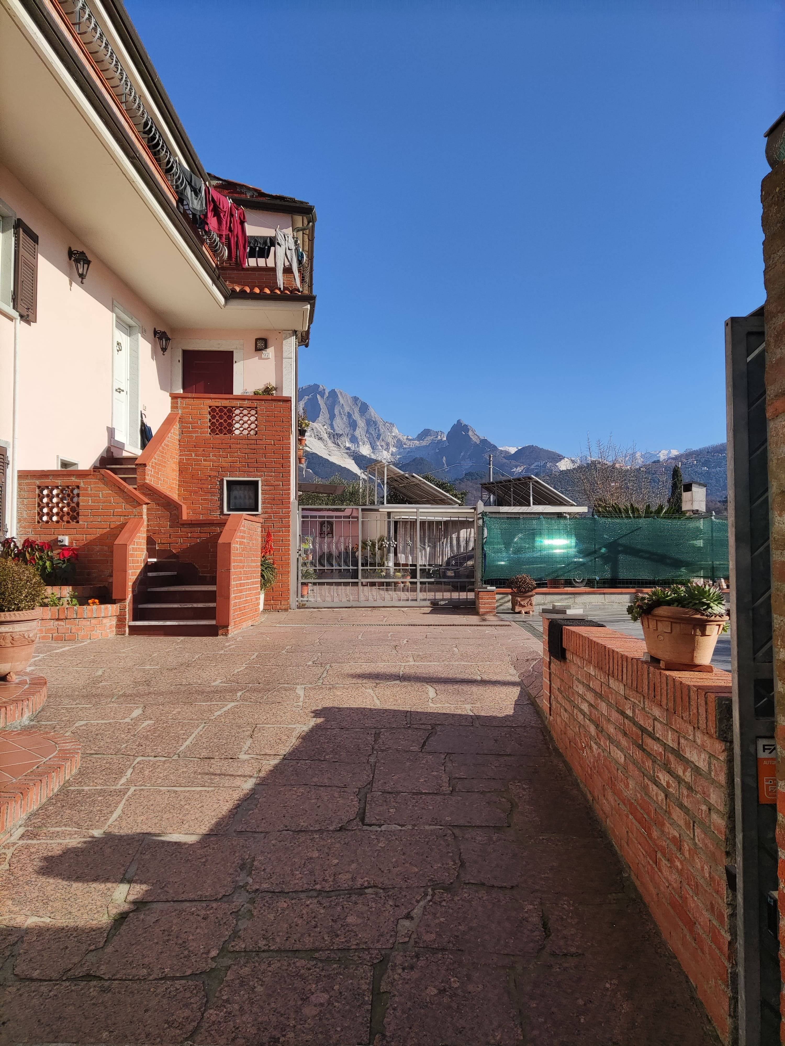 Casa Bi - Trifamiliare in Vendita a Carrara Sorgnano, 97