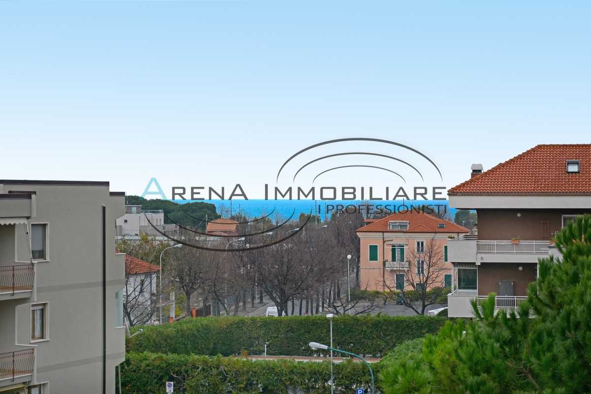 Appartamento in Vendita a Albenga Via Nino Bixio