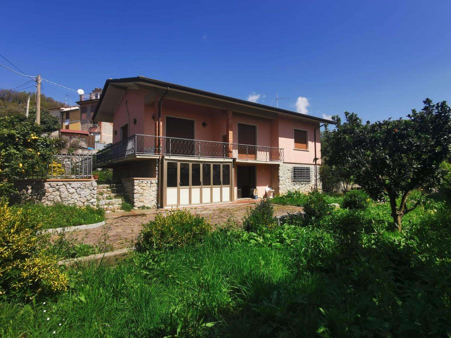 Villa in Vendita a Massarosa Via di Forcagliana,