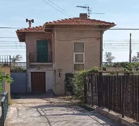 Porzione di casa in Vendita a Bordighera Via Marinella