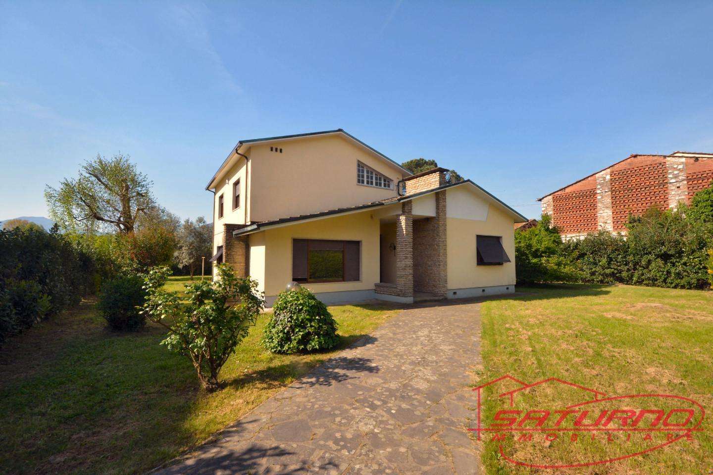 Villa in Vendita a Lucca Via per Corte Belli, 55100