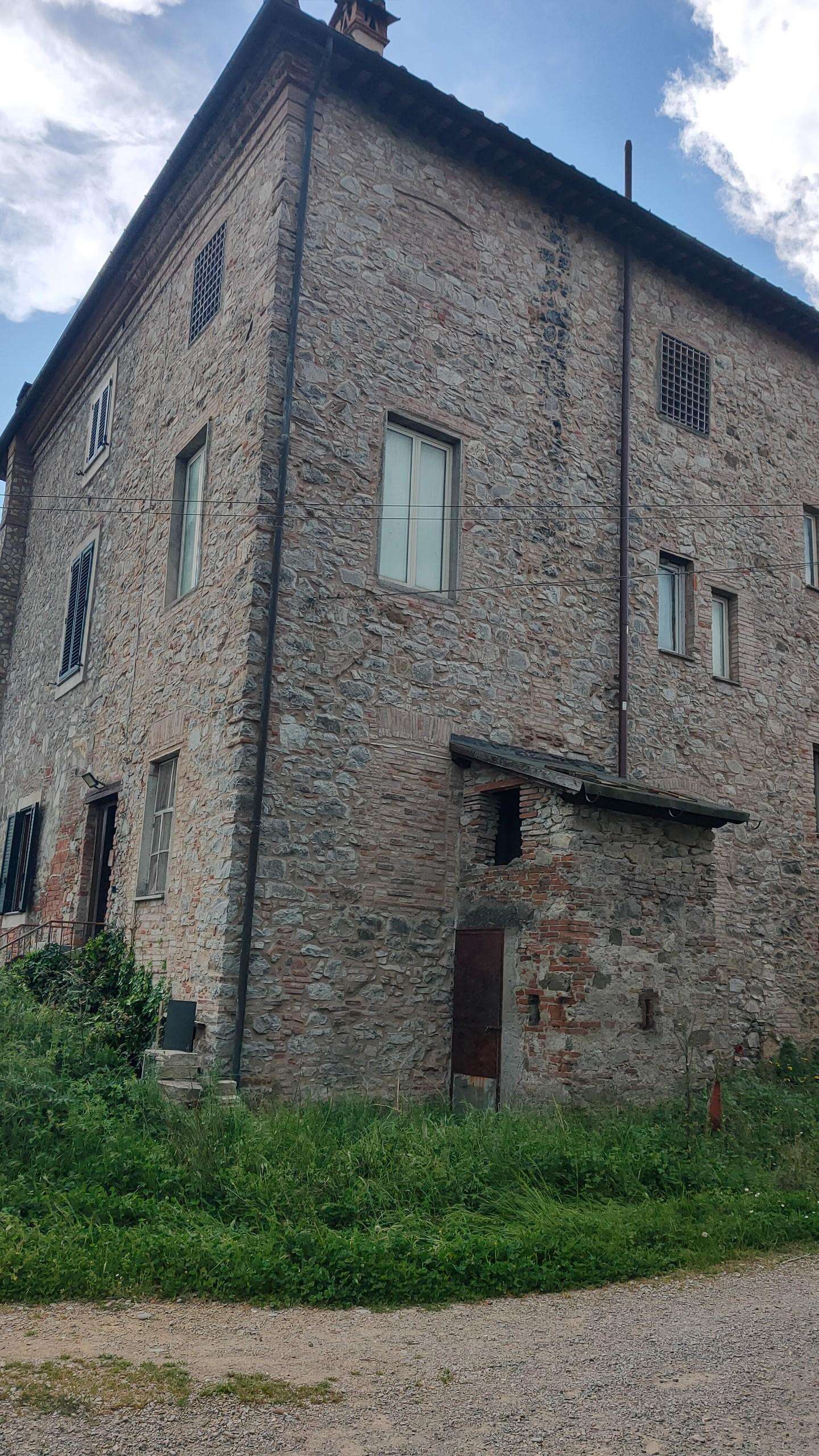 Palazzo - Stabile in Vendita a Lucca Maria a Colle