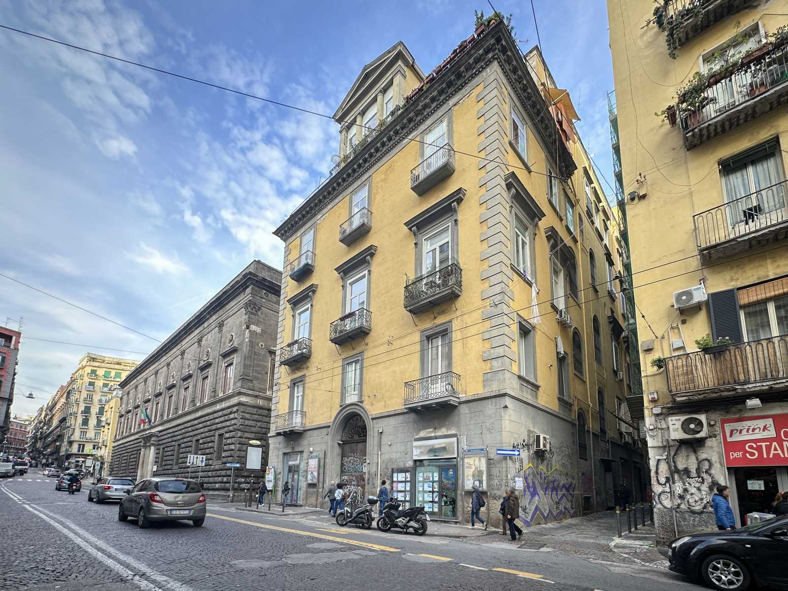 Magazzino - Deposito in Vendita a Napoli Vico Verde Monteoliveto