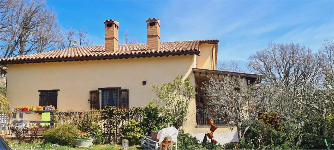 Casa Bi - Trifamiliare in Vendita a Spoleto