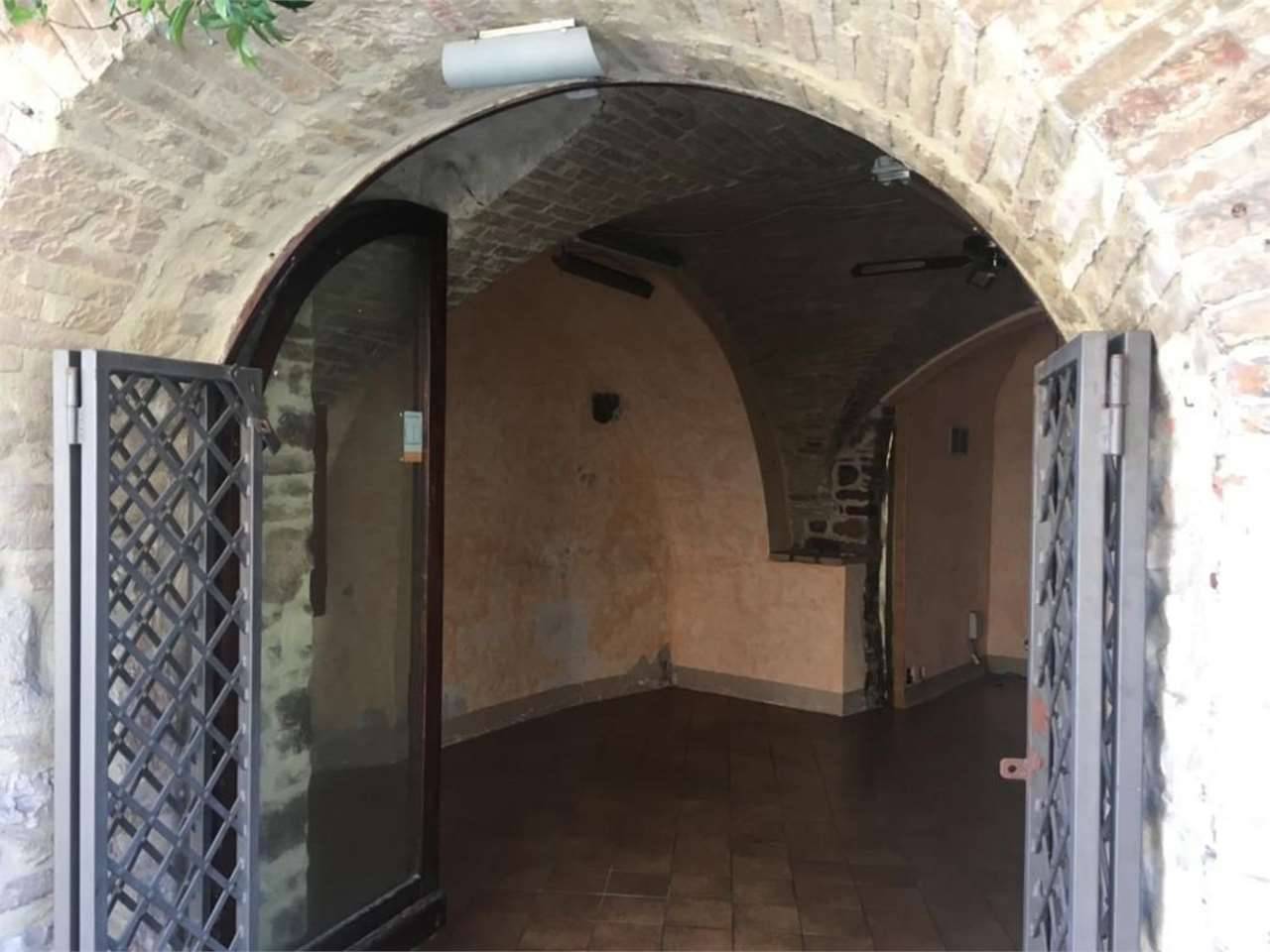 Capannone in Vendita a Assisi