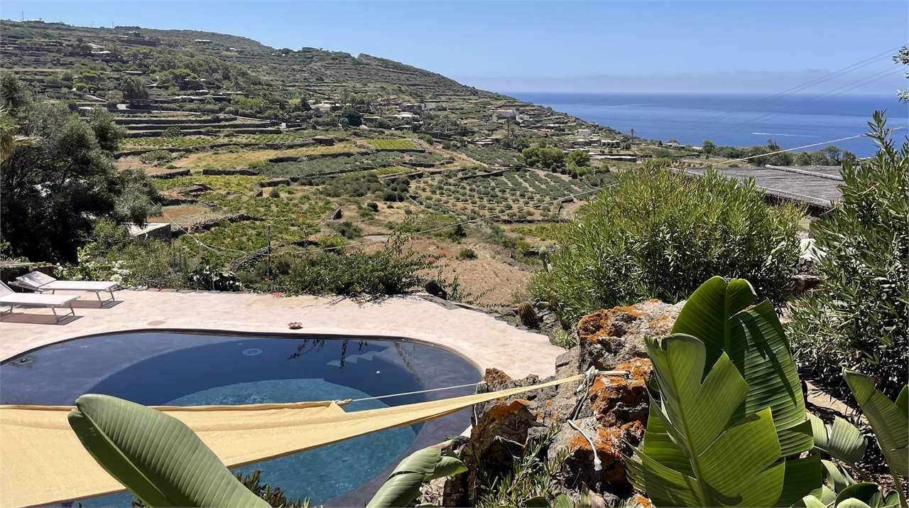 Villa in Vendita a Pantelleria Ovest