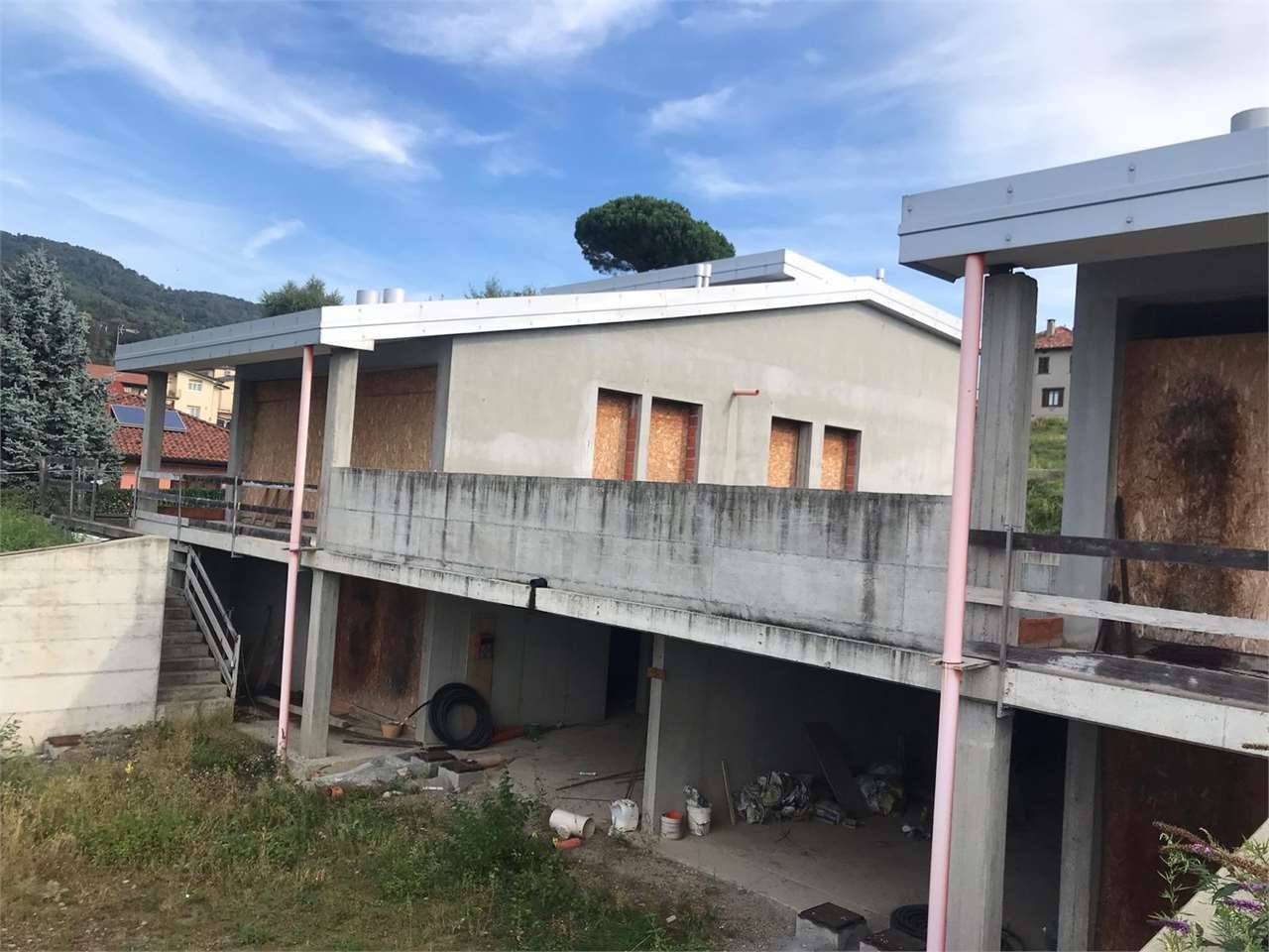 Casa Bi - Trifamiliare in Vendita a Albavilla