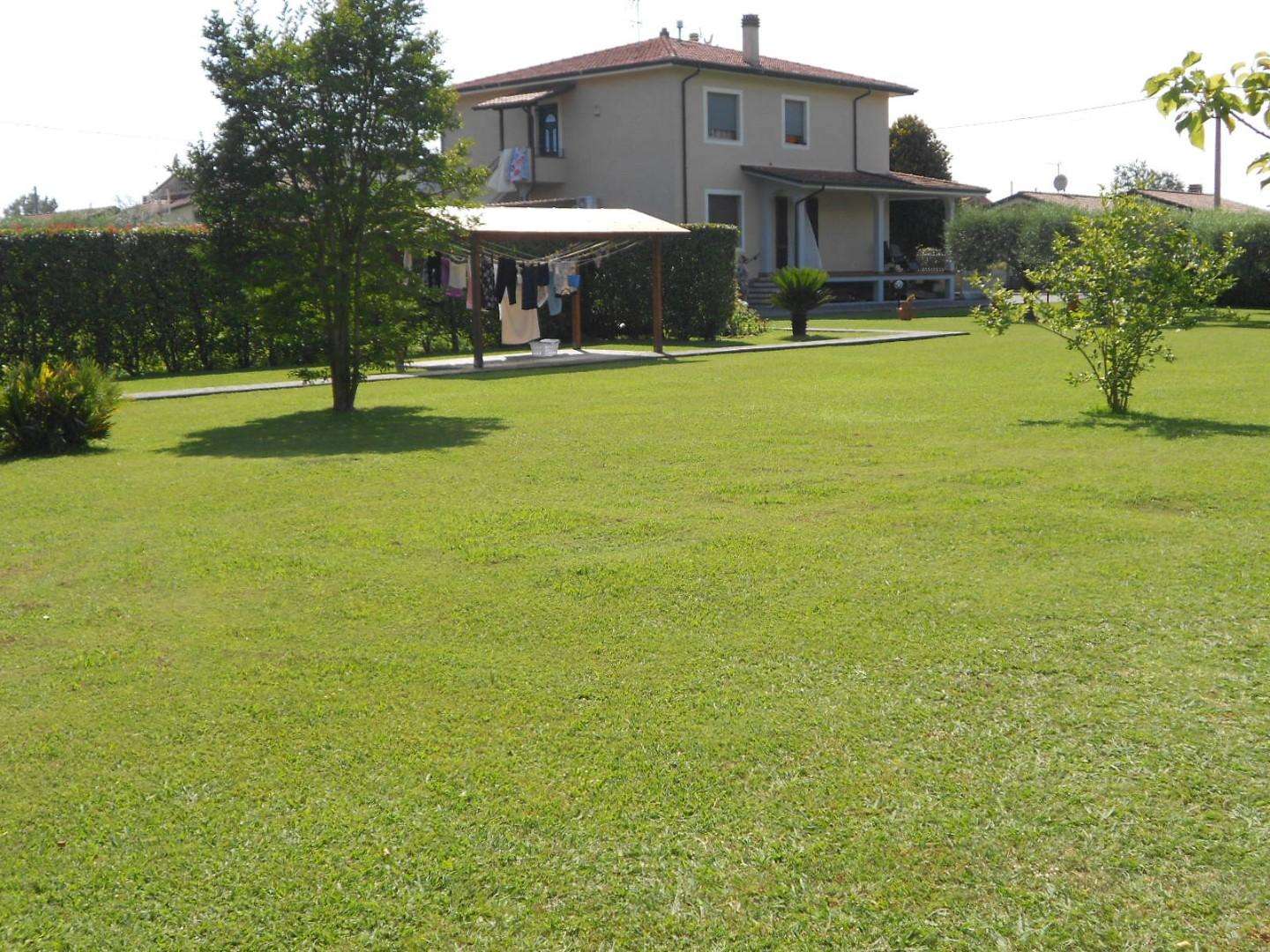 Villa in Vendita a Massa Via Ricortola, 106
