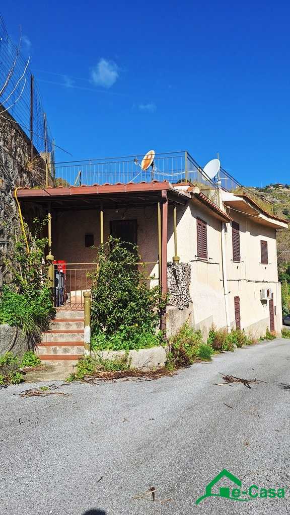 Villa in Vendita a Messina VIA STRADA PROVINCIALE