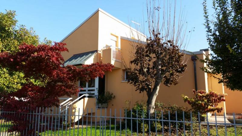 Casa indipendente in Vendita a Solesino Solesino - Centro