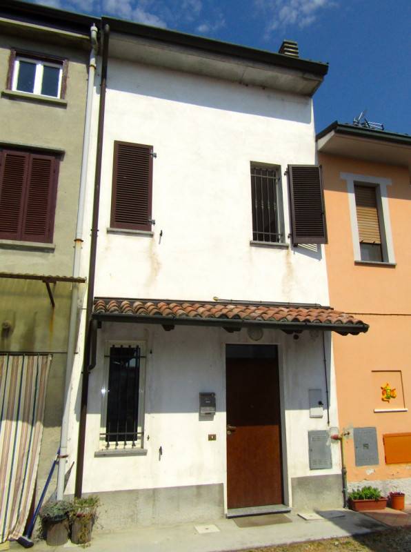Casa Bi - Trifamiliare in Vendita a Sannazzaro de' Burgondi Sannazzaro Dè Burgondi