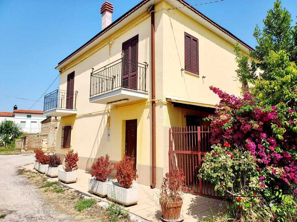 Villa in Vendita a Giuliano Teatino Via San Rocco