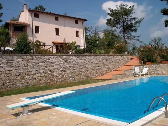 Casa indipendente in Vendita a Lucca Via Vecchia di Nozzano