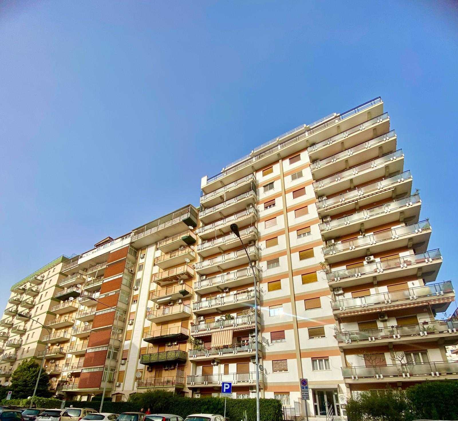 Appartamento in Vendita a Palermo Via dei Nebrodi