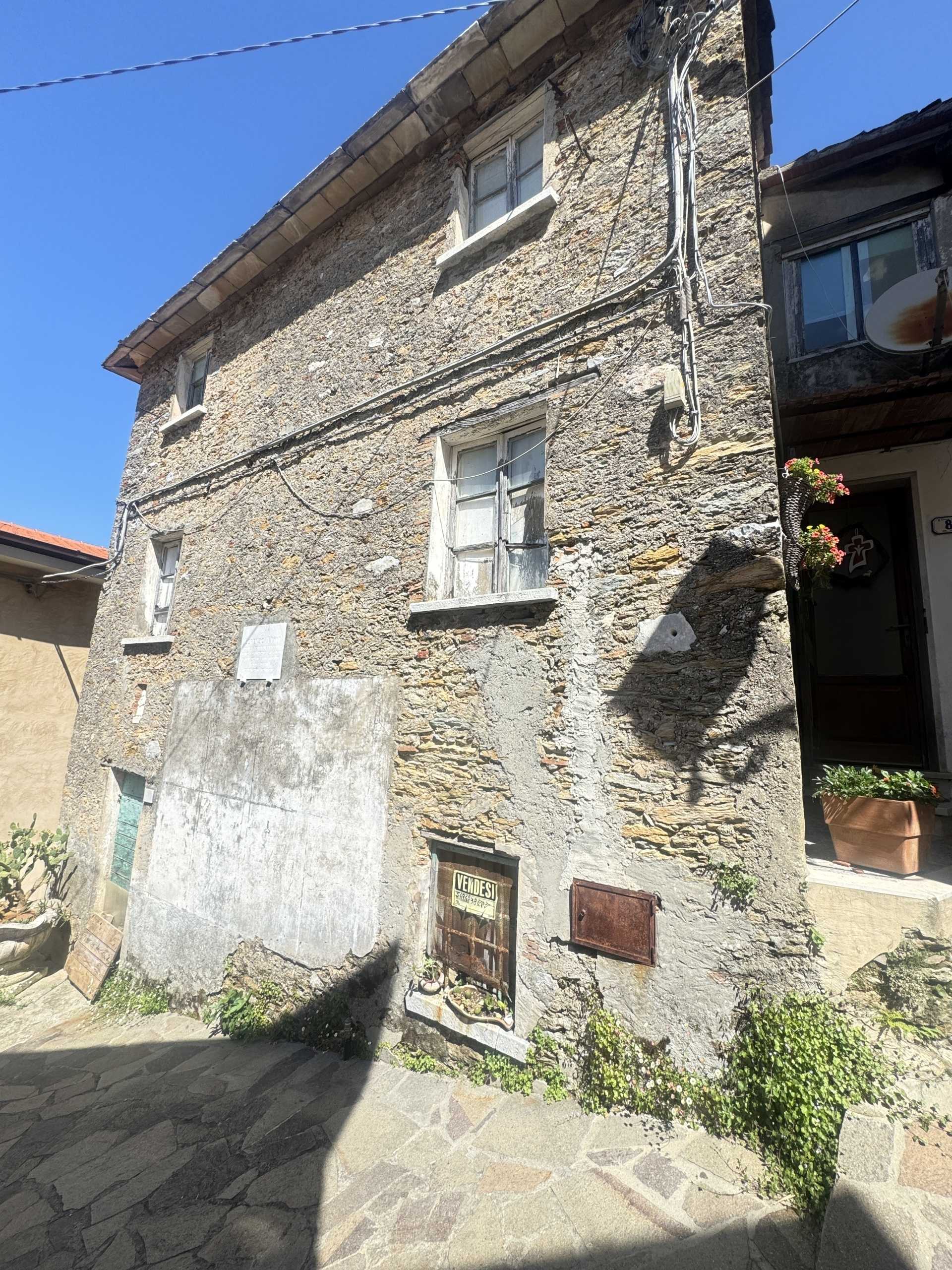 Porzione di casa via azzano, Seravezza