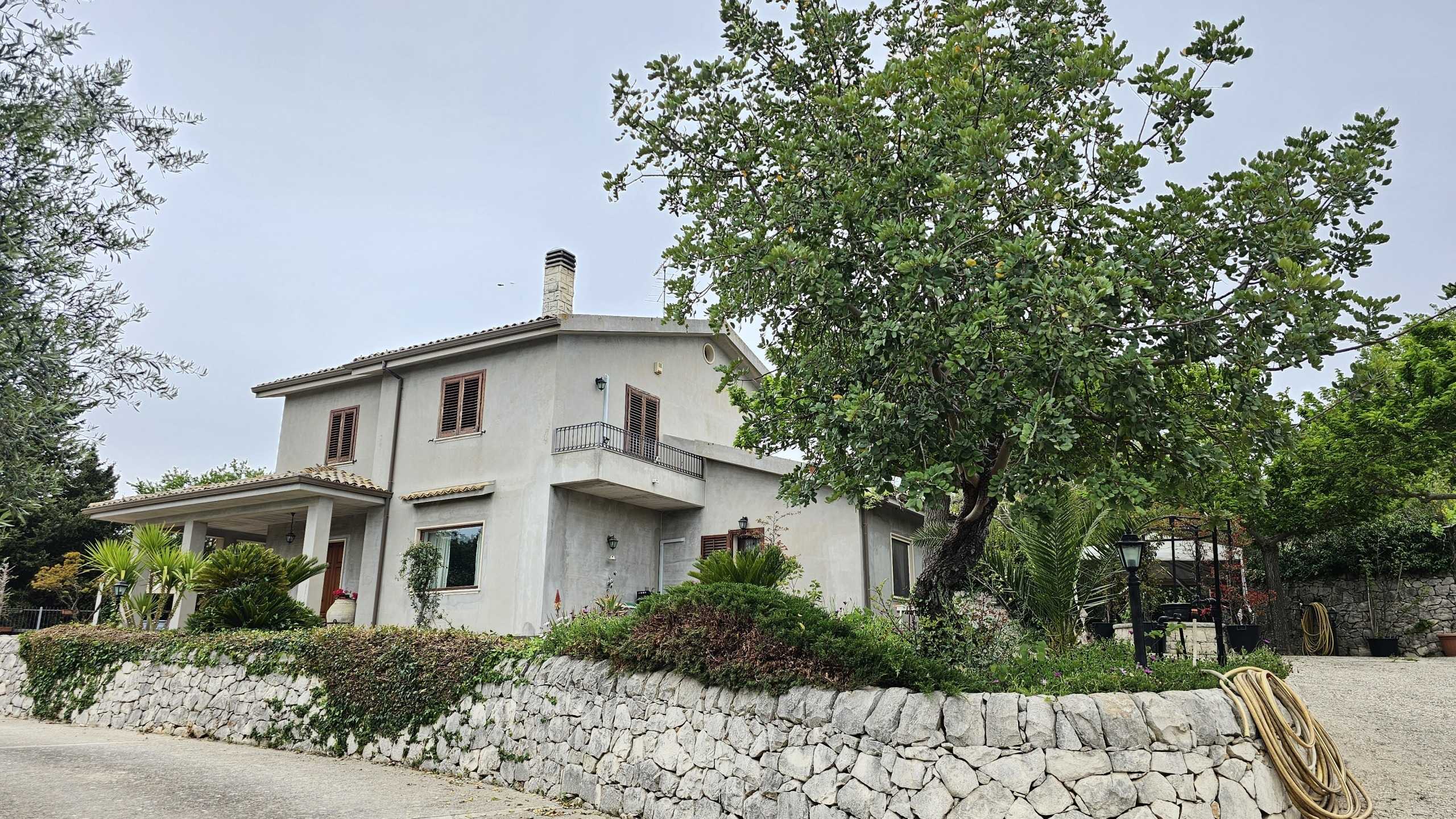Casa indipendente in Vendita a Modica Via Cinquevie Scrofani