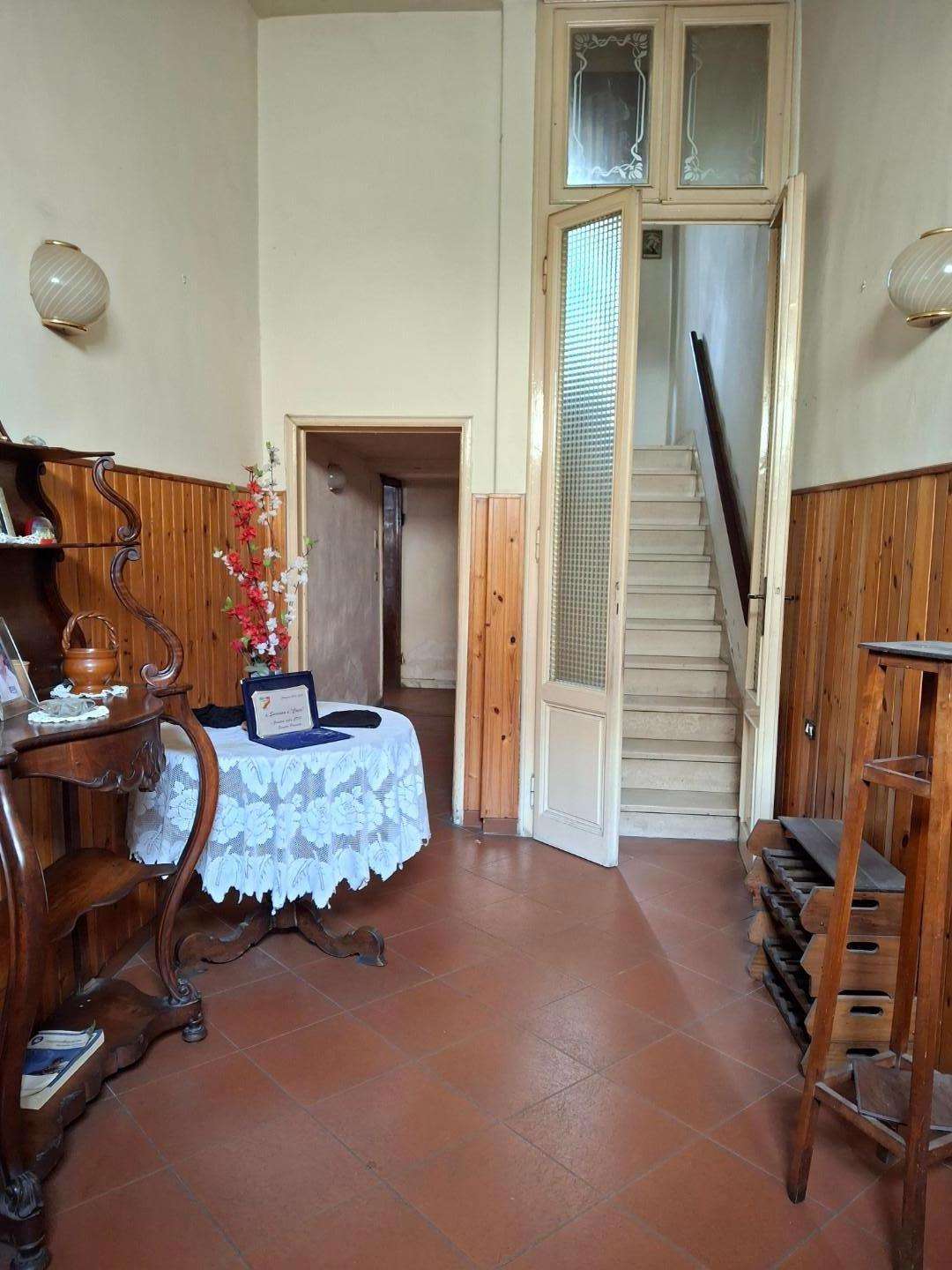 Palazzo - Stabile Via Genè e Giuseppe Larini,, Capraia e Limite