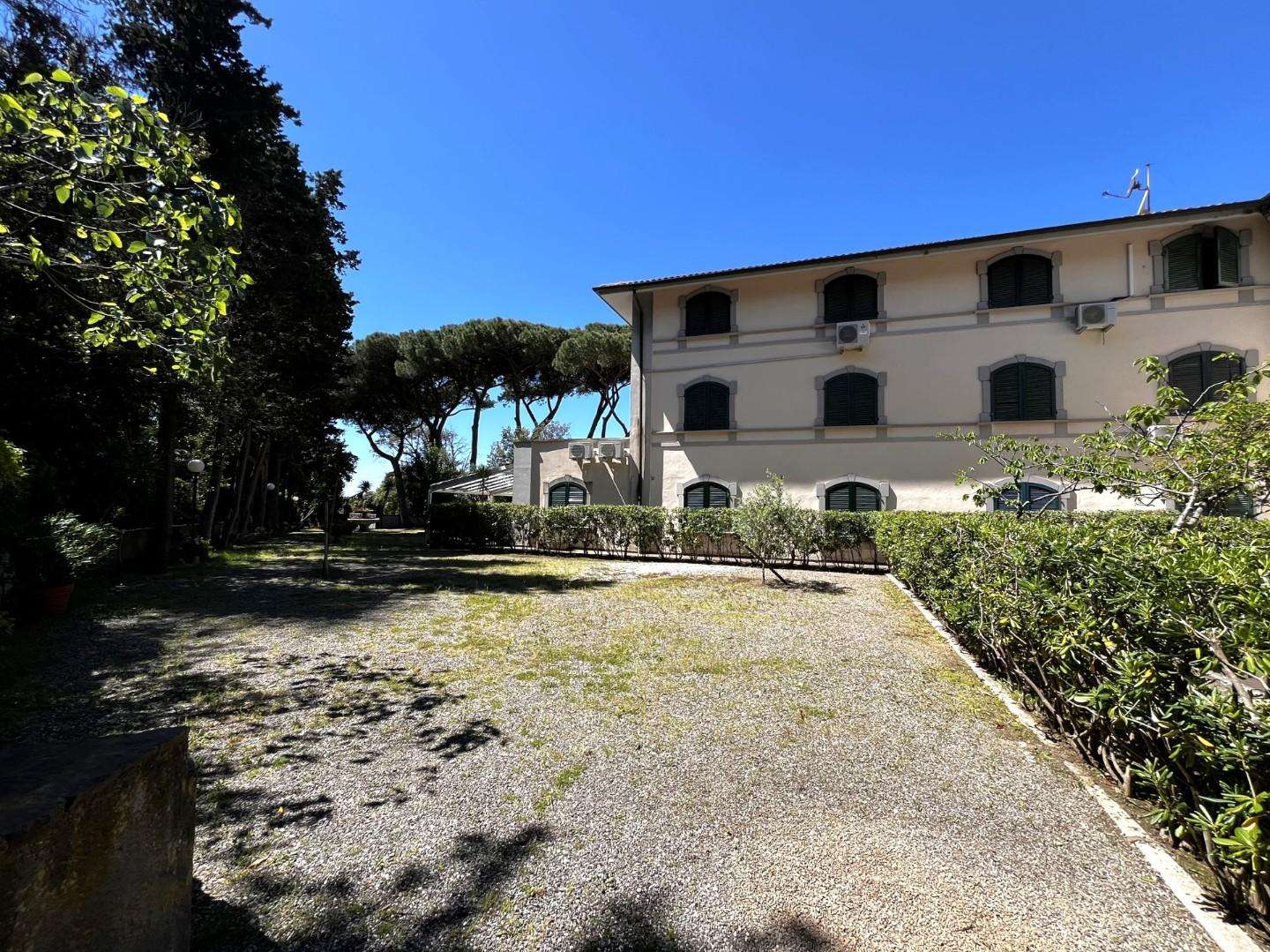 Appartamento in Vendita a Livorno Villa Menicanti,