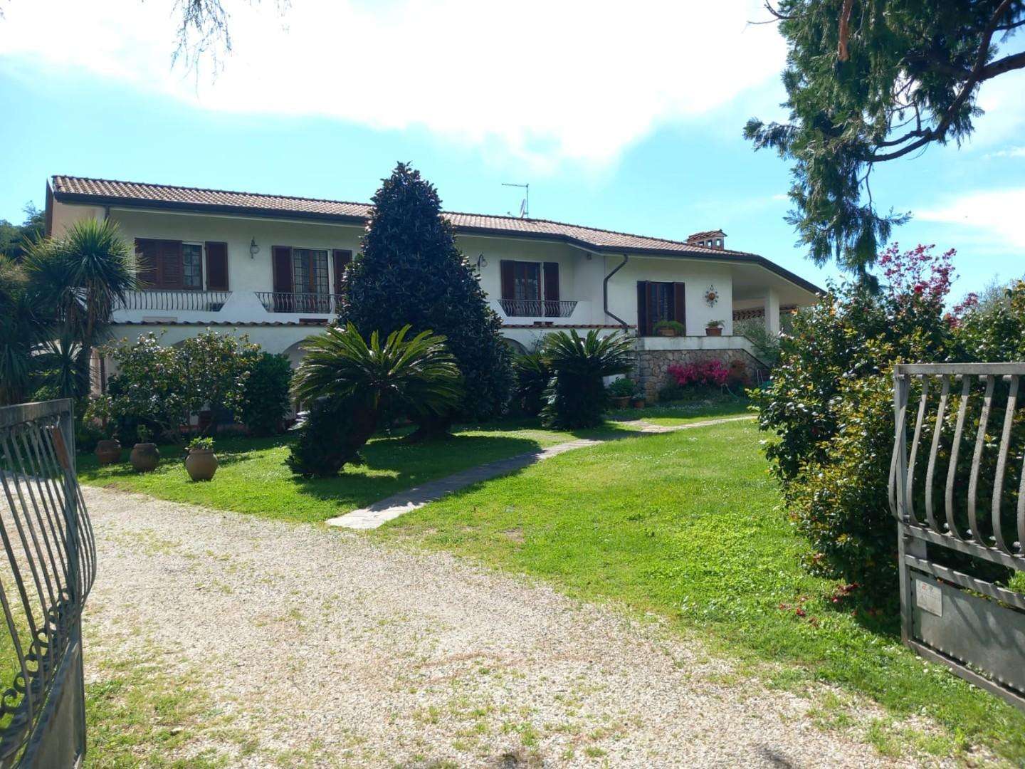 Villa in Affitto a Montignoso Via Romana Ovest,