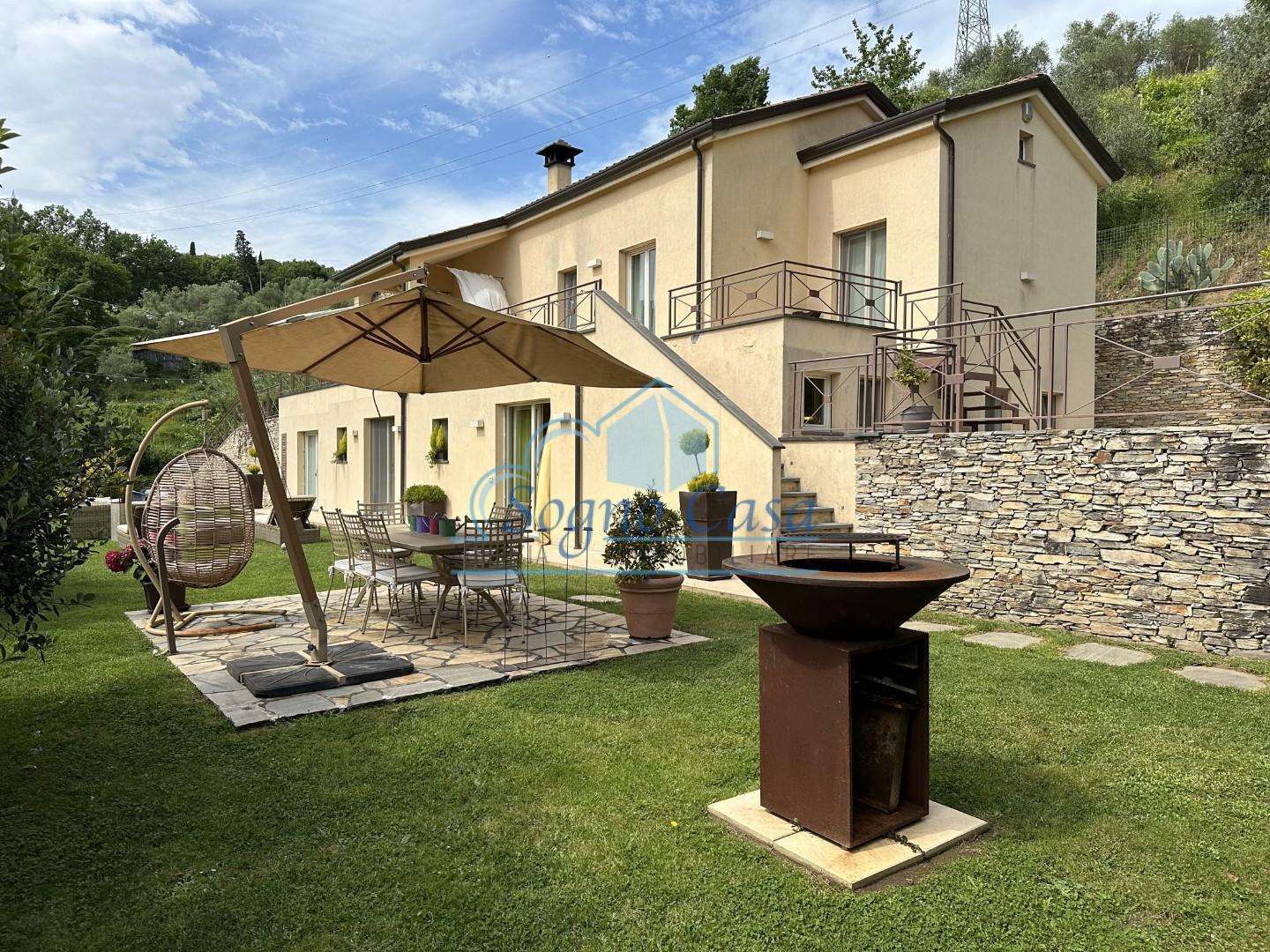 Villa in Vendita a Vezzano Ligure Ligure