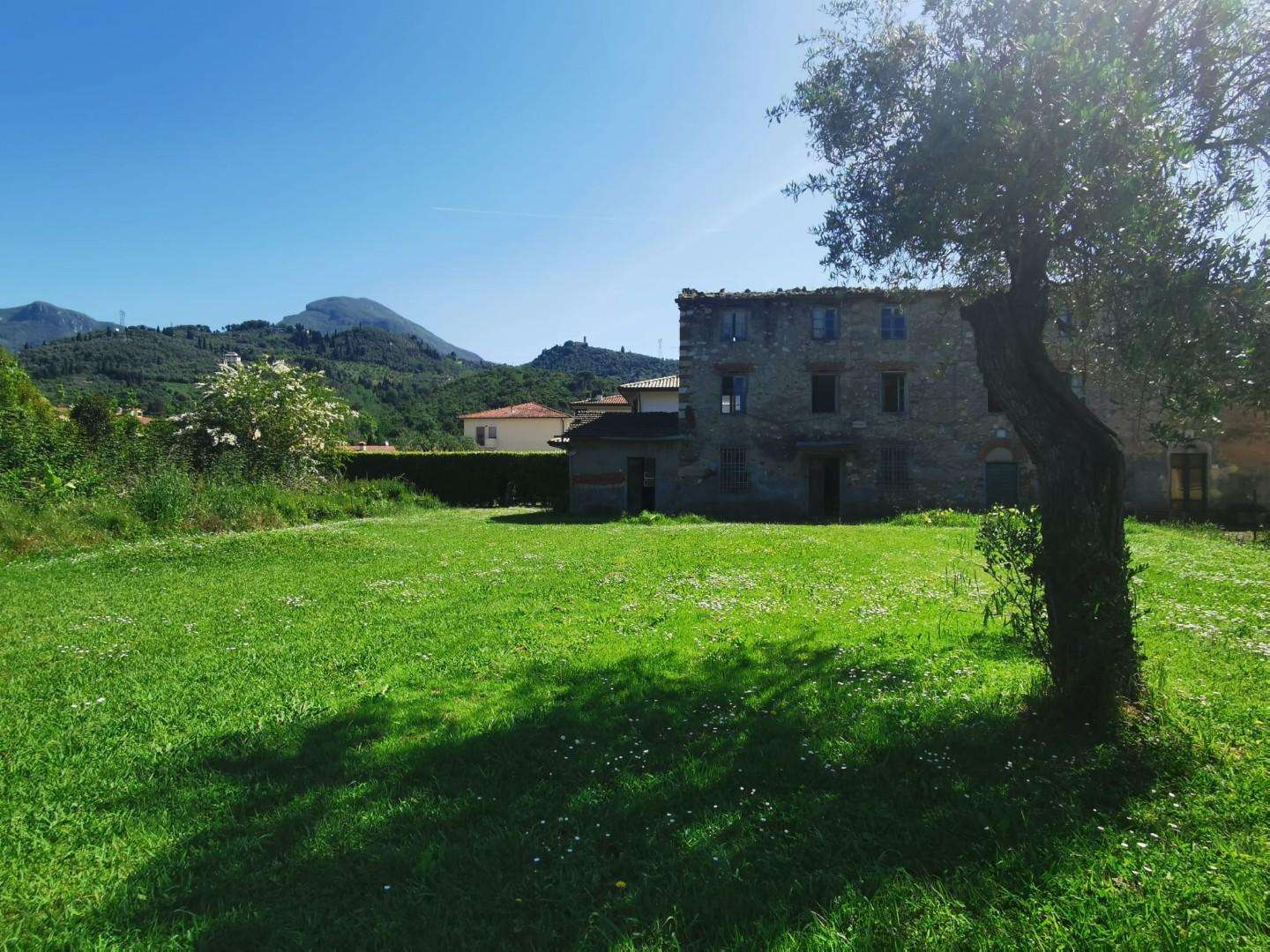 Casa Bi - Trifamiliare in Vendita a Camaiore Via Sarzanese, 295