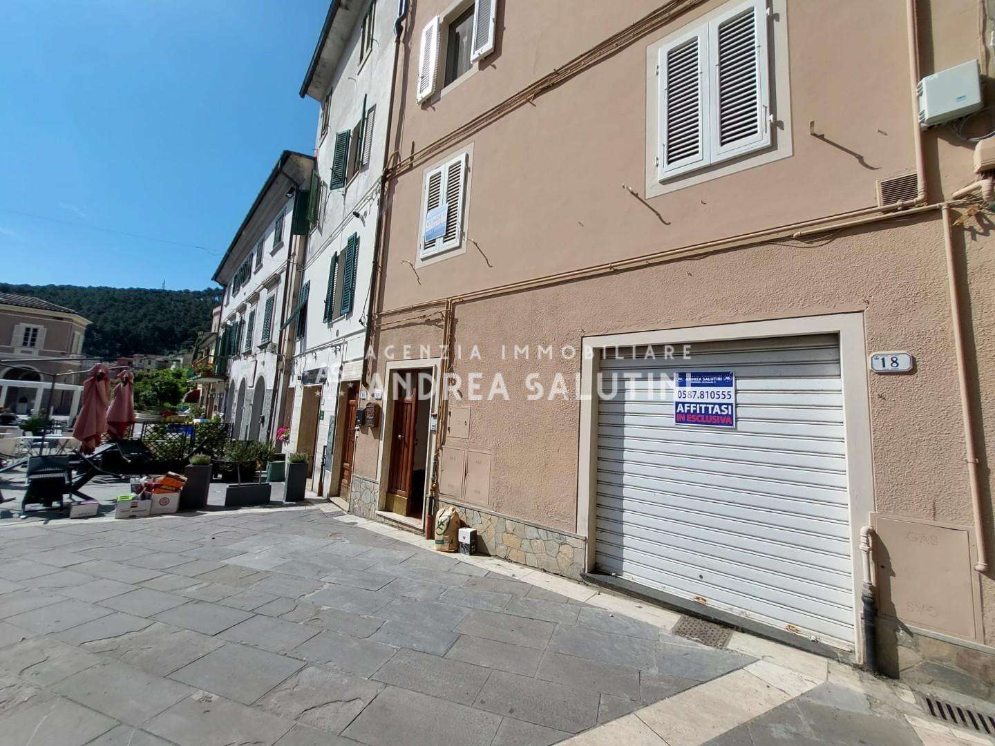 Locale commerciale Piazza Giuseppe Garibaldi,, Buti