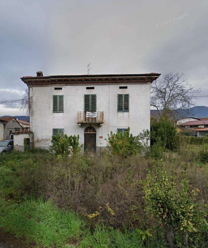 Villa in Vendita a Capannori Via Lombarda,