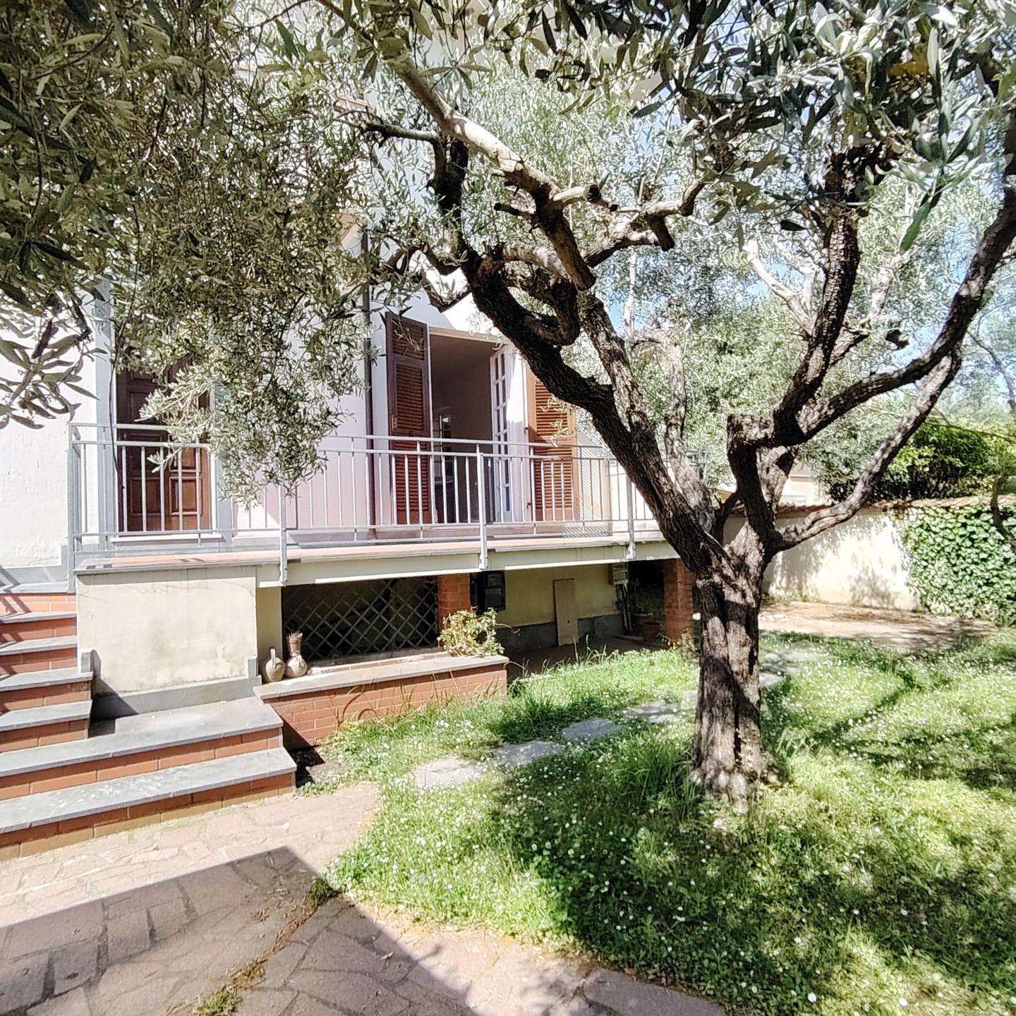 casa indipendente in vendita a Carrara in zona Marina di Carrara