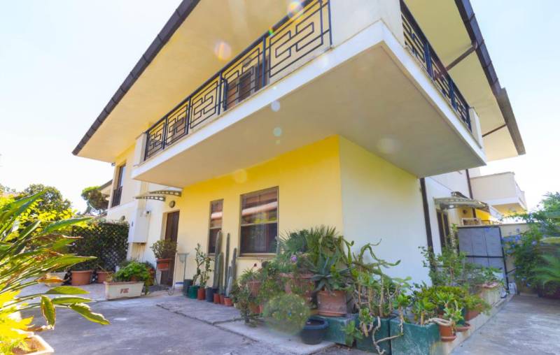 Casa Bi - Trifamiliare Via Lazio, Latina