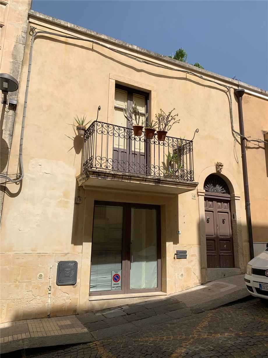 Villa in Vendita a Noto Via PIER CAPPONI, 24