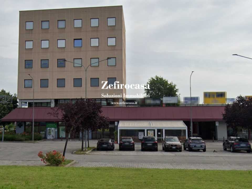Locale commerciale Via Delle Querce, Anzola dell'Emilia