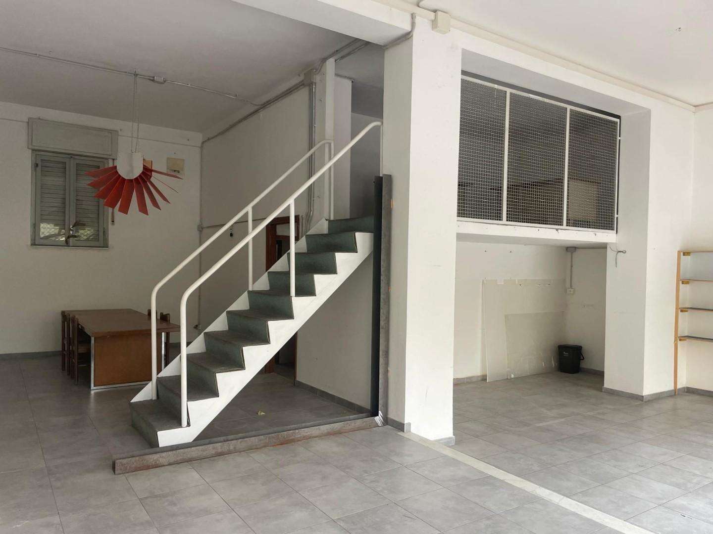 Capannone Viale Stazione,  15, Massa