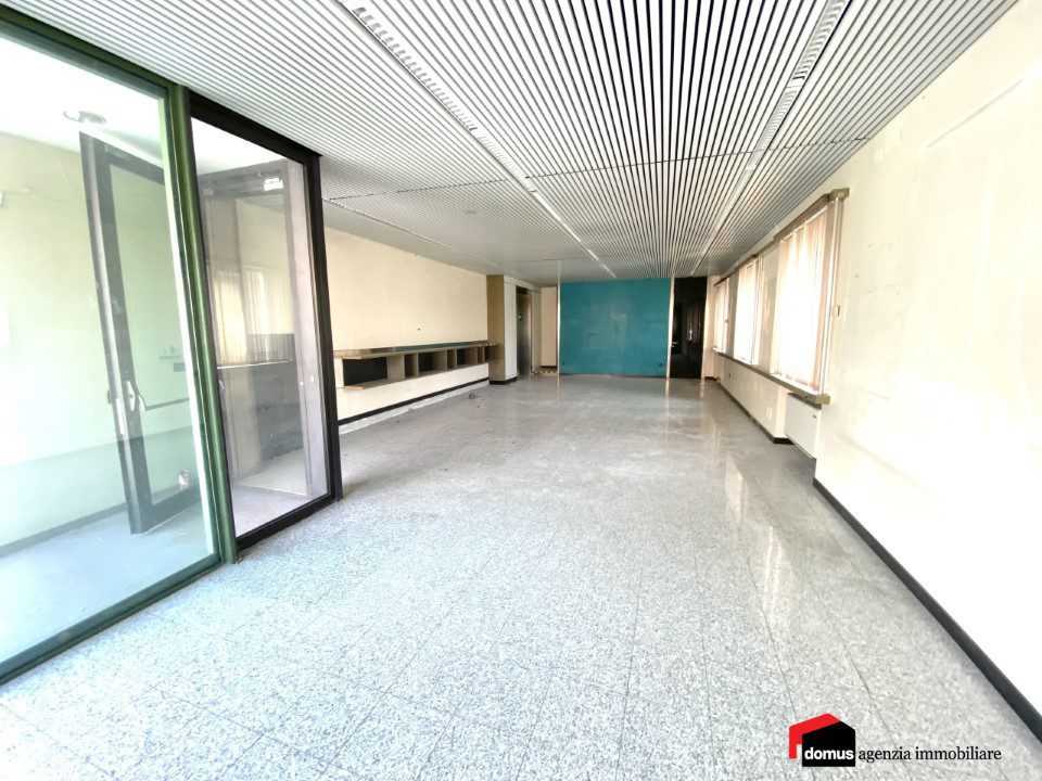 Locale commerciale, Lugo di Vicenza