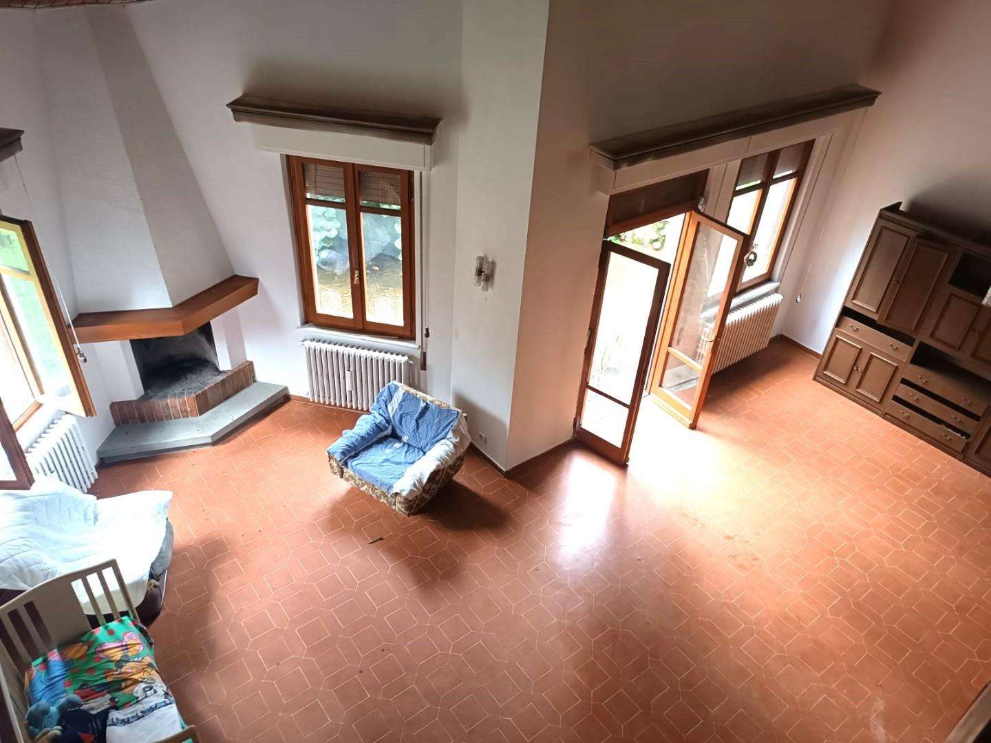 Villa Viale Giovanni Pascoli,, Castelnuovo di Garfagnana