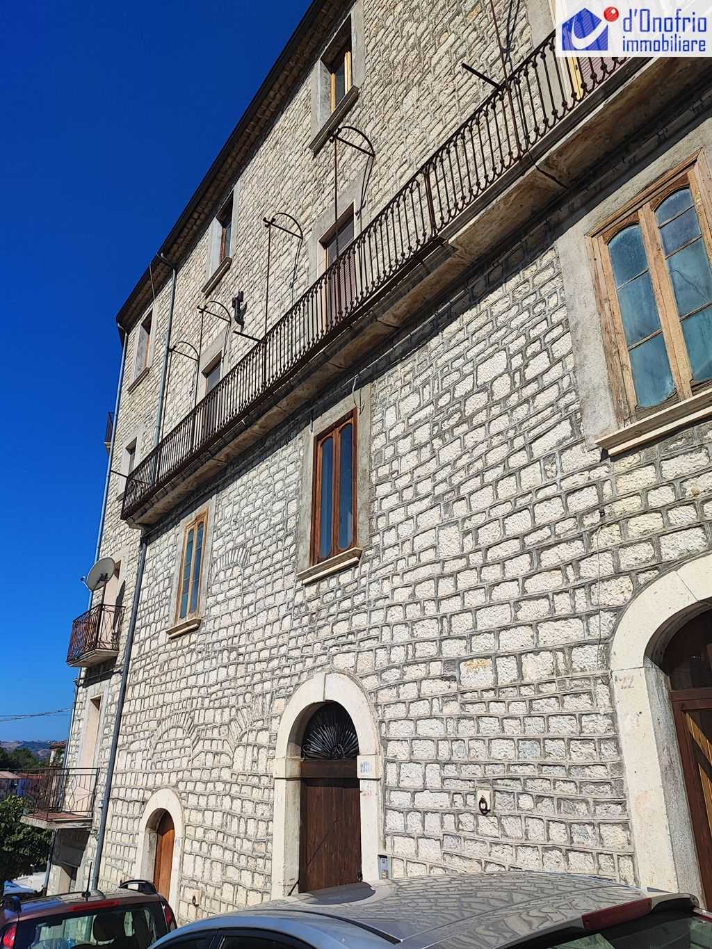 Locale commerciale Largo Vittorio, Gildone
