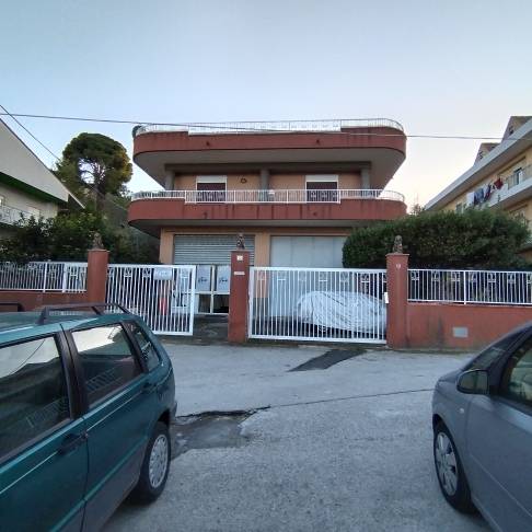 Villa via M. Teresa di Calcutta, Mineo