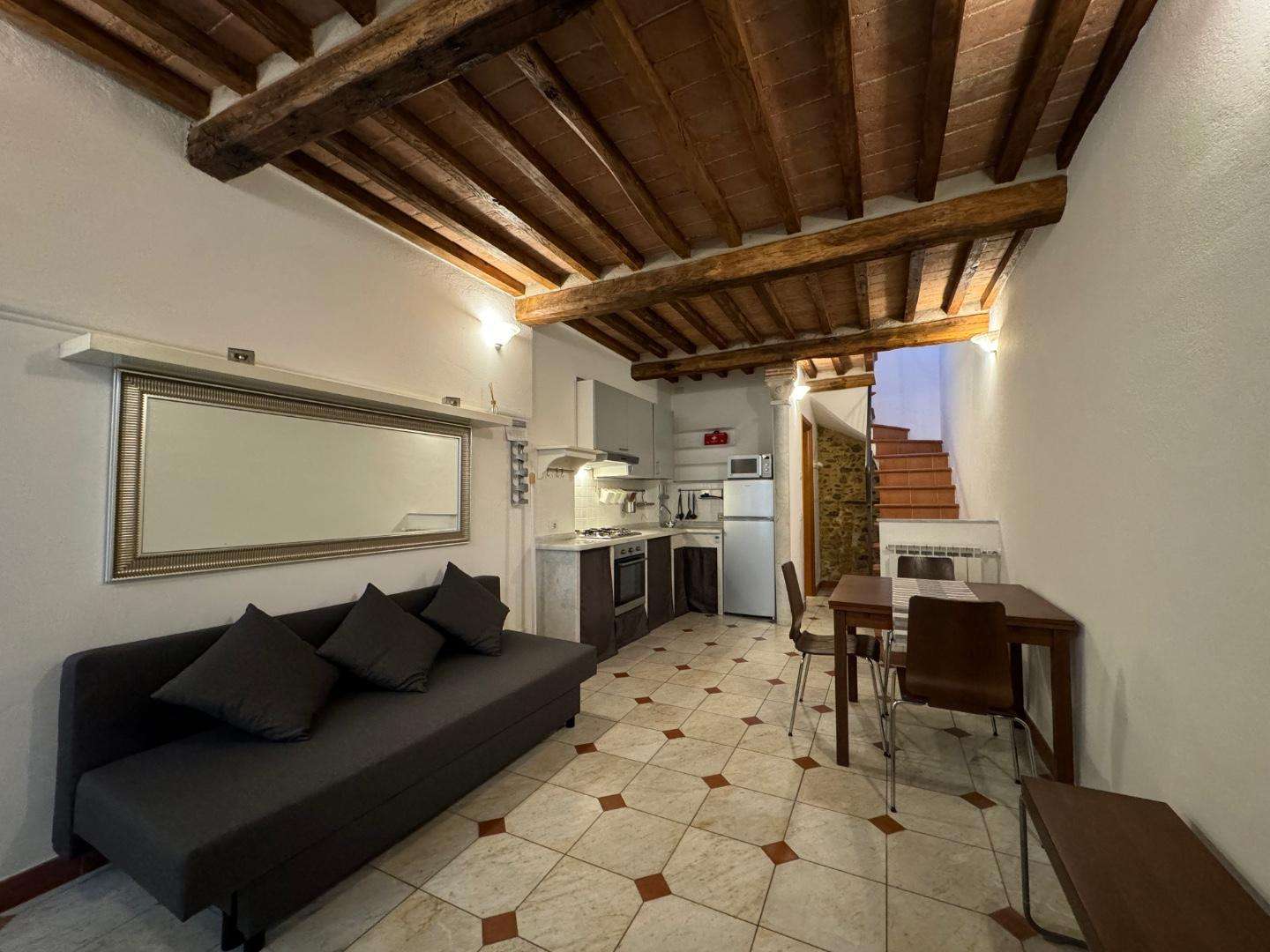 Palazzo - Stabile Piazza Giordano Bruno,, Pietrasanta