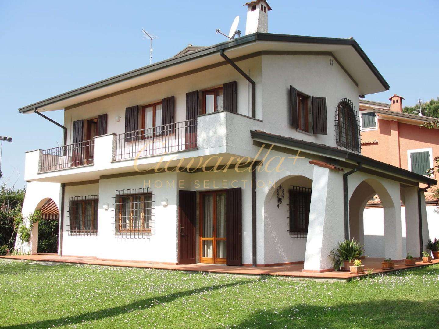 Villa Via Duca degli Abruzzi, b, Forte dei Marmi